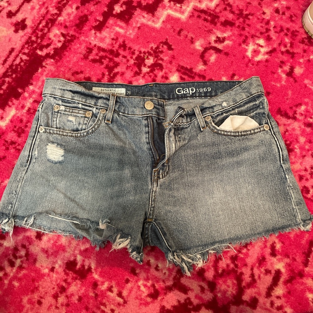 GAP Jean shorts. Style Best Girlfriend short size 26, low waisted.
